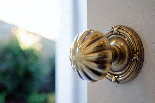 White porcelain door knobs – Vintage House Part