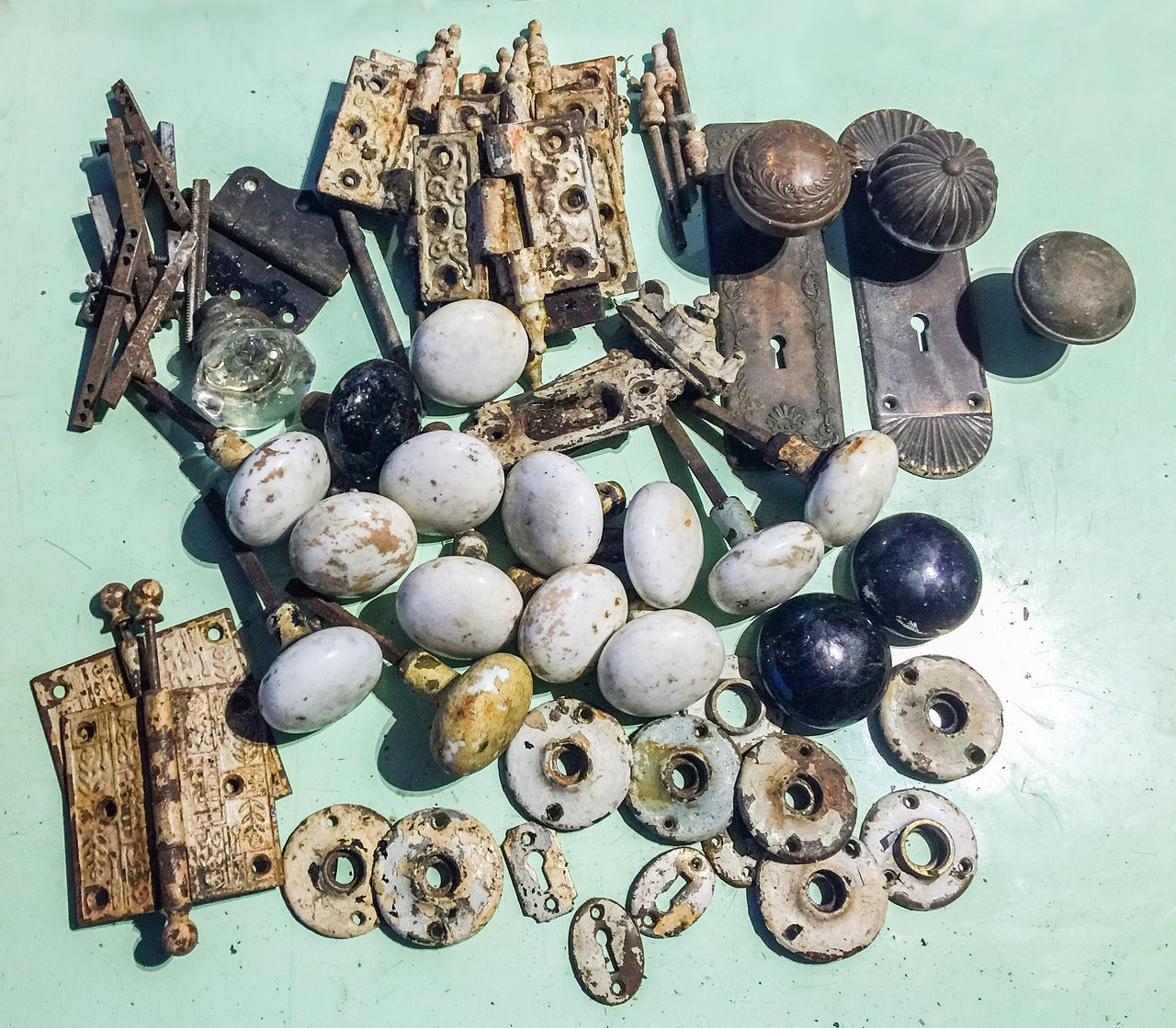 Incorporating Antique Hardware into Minimalist Interiors – LookInTheAttic